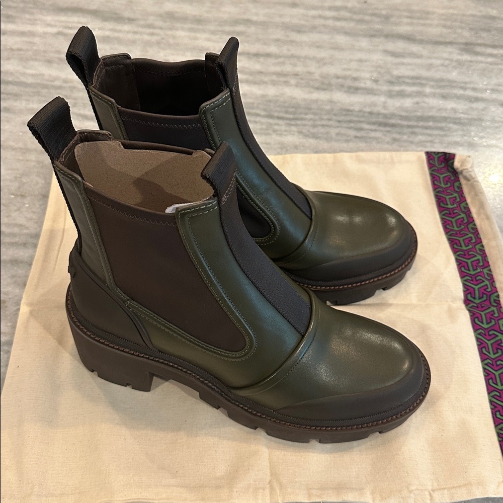 NEW Tory Burch Chelsea Lug Ankle Boots in Leccio / Coconut, Size 10M